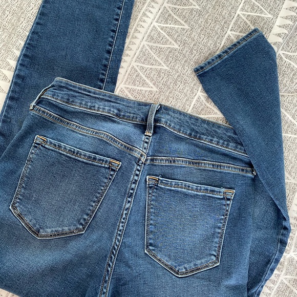 Old navy Rockstar Jeans - Picture 2 of 4